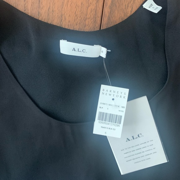 Elegant ALC Sleeveless Blouse with Handkerchief Hem sz 6 - Picture 3 of 4